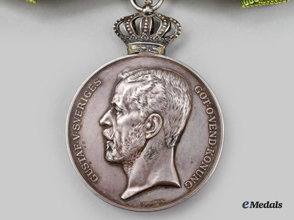 sweden,_kingdom._a_royal_patriotic_society_long_and_faithful_service_medal1917_l22_mnc8124_647_1