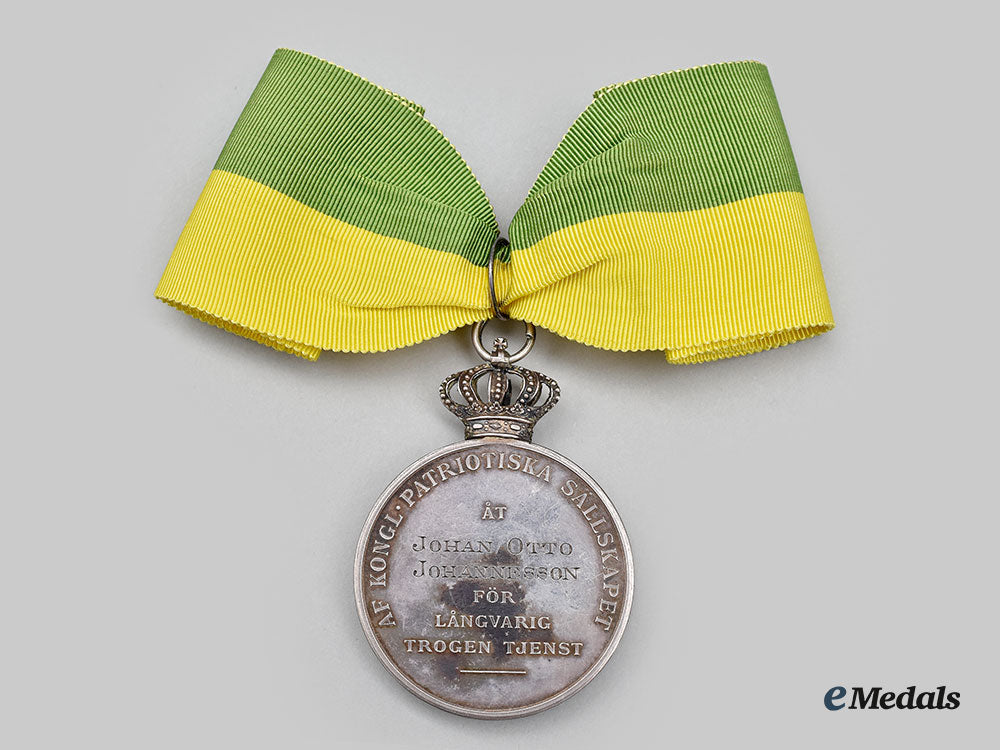 sweden,_kingdom._a_royal_patriotic_society_long_and_faithful_service_medal1917_l22_mnc8127_648_1