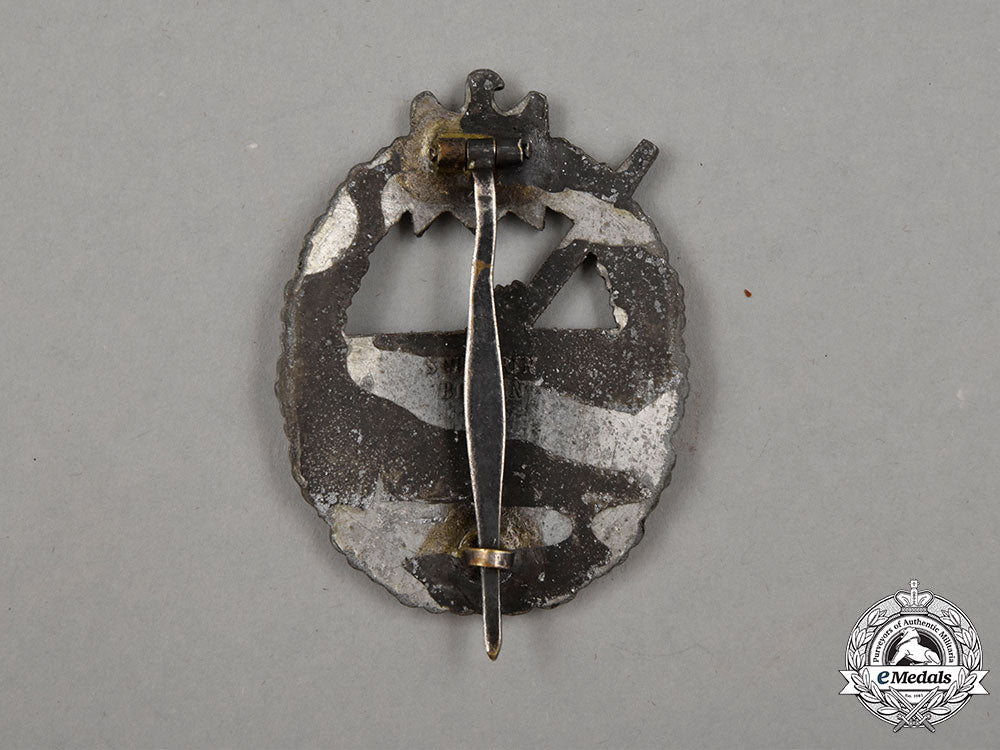 germany,_kriegsmarine._a_coastal_artillery_war_badge,_by_schwerin_l22_mnc8150_658_1_1