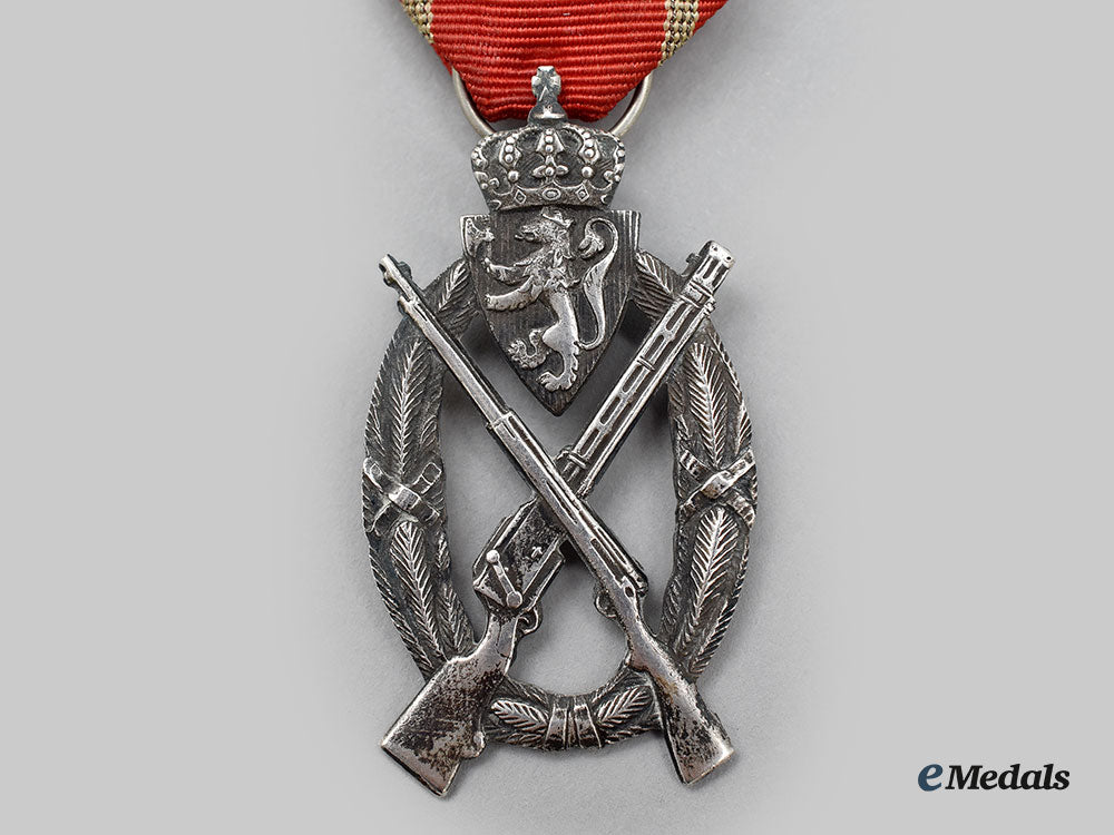 norway,_kingdom._an_army_sharpshooter_proficiency_badge,_ii_class_silver_grade_l22_mnc8159_662_2