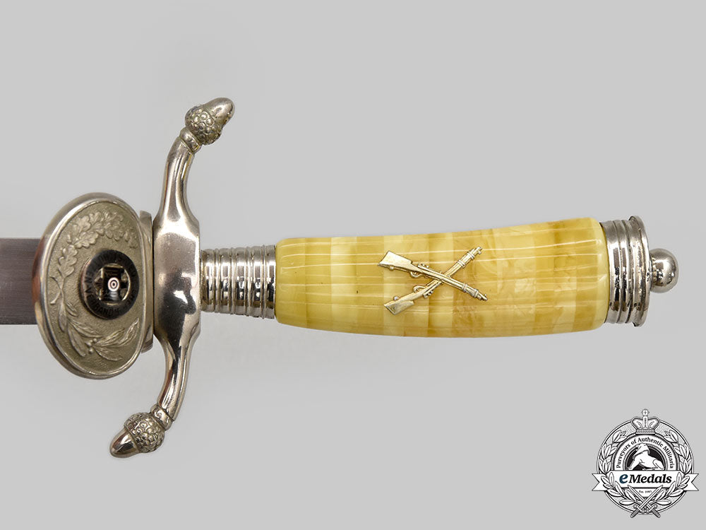 germany,_third_reich._a_german_hunting_association_gaujägermeister_presentation_dagger,_with_award_folder,_to_general_curt_freiherr_von_gienanth_l22_mnc8169_954_1