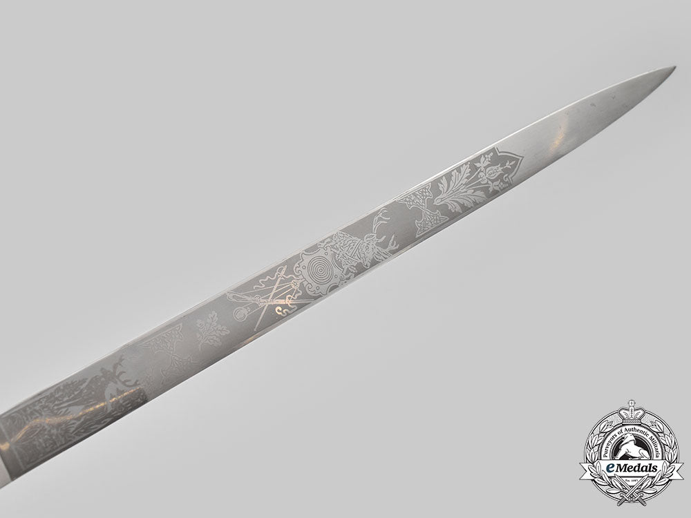 germany,_third_reich._a_german_hunting_association_gaujägermeister_presentation_dagger,_with_award_folder,_to_general_curt_freiherr_von_gienanth_l22_mnc8173_958_1