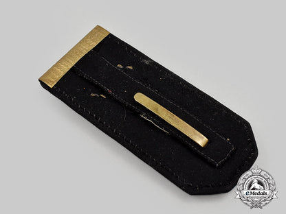 yugoslavia,_kingdom._an_army_headquarters_badge,_shoulder_board_and_aiguillettes_l22_mnc8176_146_1