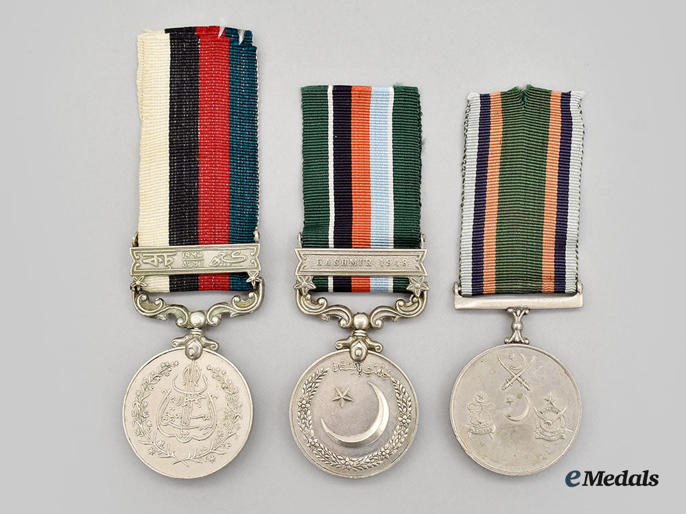 pakistan,_republic._three_medals_l22_mnc8205_123_1