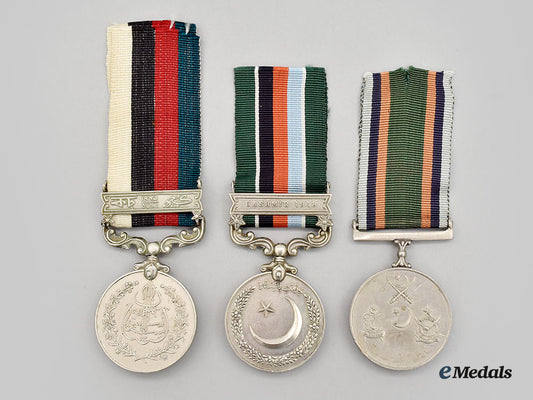 pakistan,_republic._three_medals_l22_mnc8205_123_1