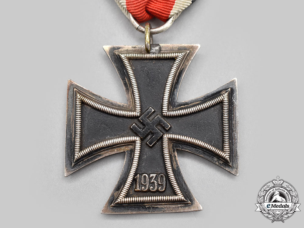germany,_wehrmacht._a1939_iron_cross_ii_class,_with_hj_sports_badge_l22_mnc8248_003_1