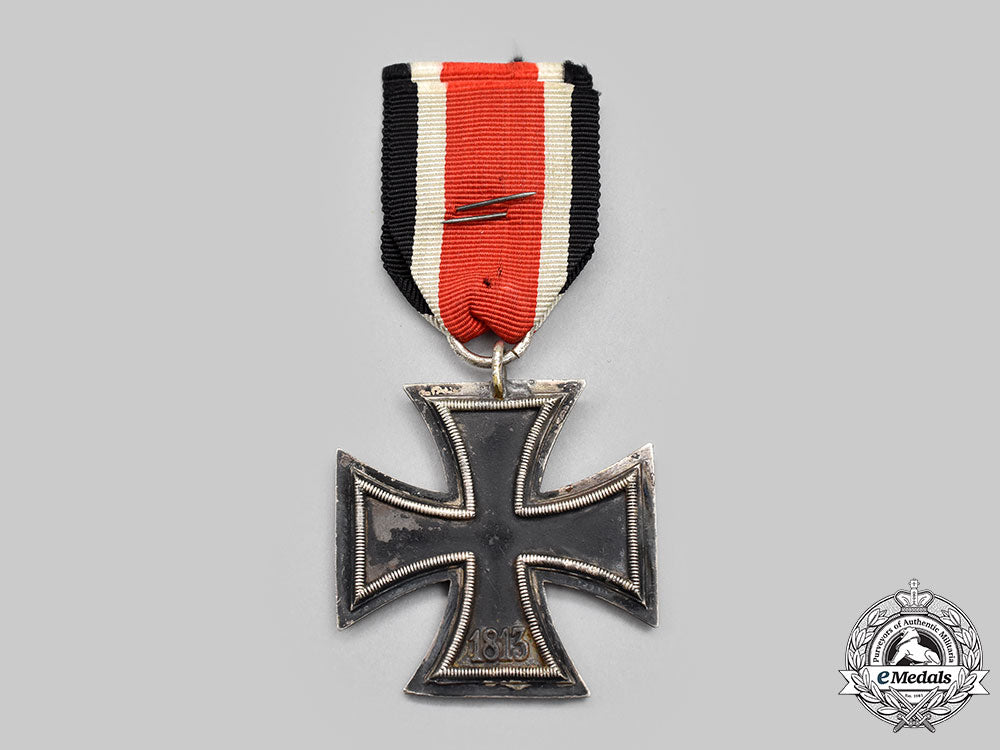 germany,_wehrmacht._a1939_iron_cross_ii_class,_with_hj_sports_badge_l22_mnc8249_002_1