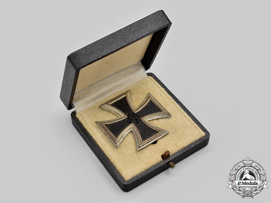 germany,_wehrmacht._a1939_iron_cross_i_class,_with_case,_by_c.f._zimmermann_l22_mnc8278_020_1