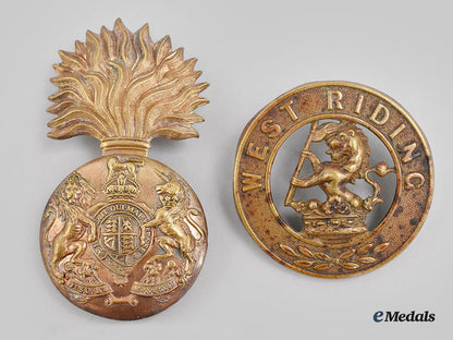 united_kingdom._two_regimental_badges_l22_mnc8305_107_1