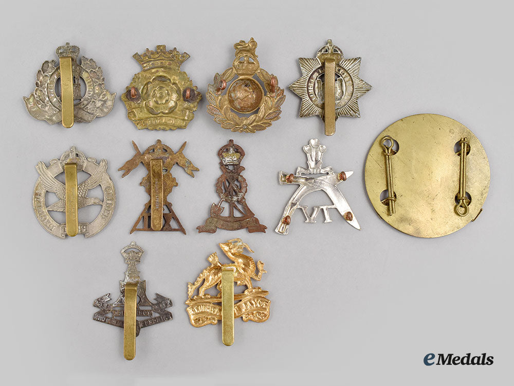 united_kingdom._a_lot_of_eleven_cap_badges_l22_mnc8343_116_1