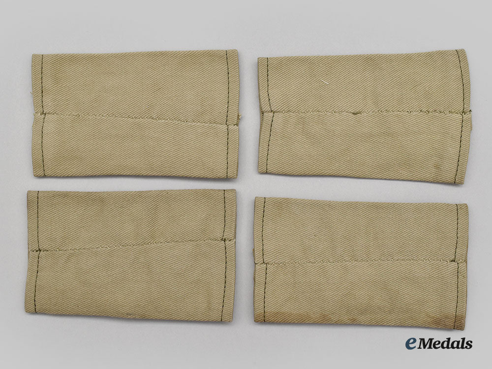 united_kingdom._a_lot_of_nine_army_badges_and_four_slip-_on_shoulder_straps_l22_mnc8346_168_1_1_1