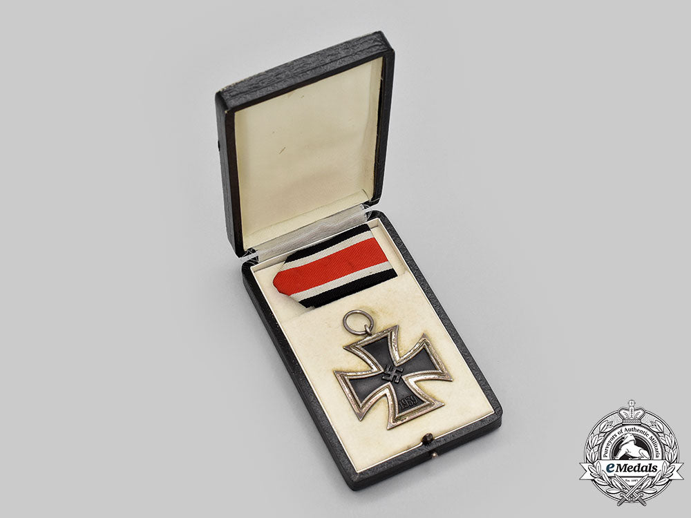 germany,_wehrmacht._a1939_iron_cross_ii_class,_with_customized_case,_by_wächtler&_lange_l22_mnc8349_161