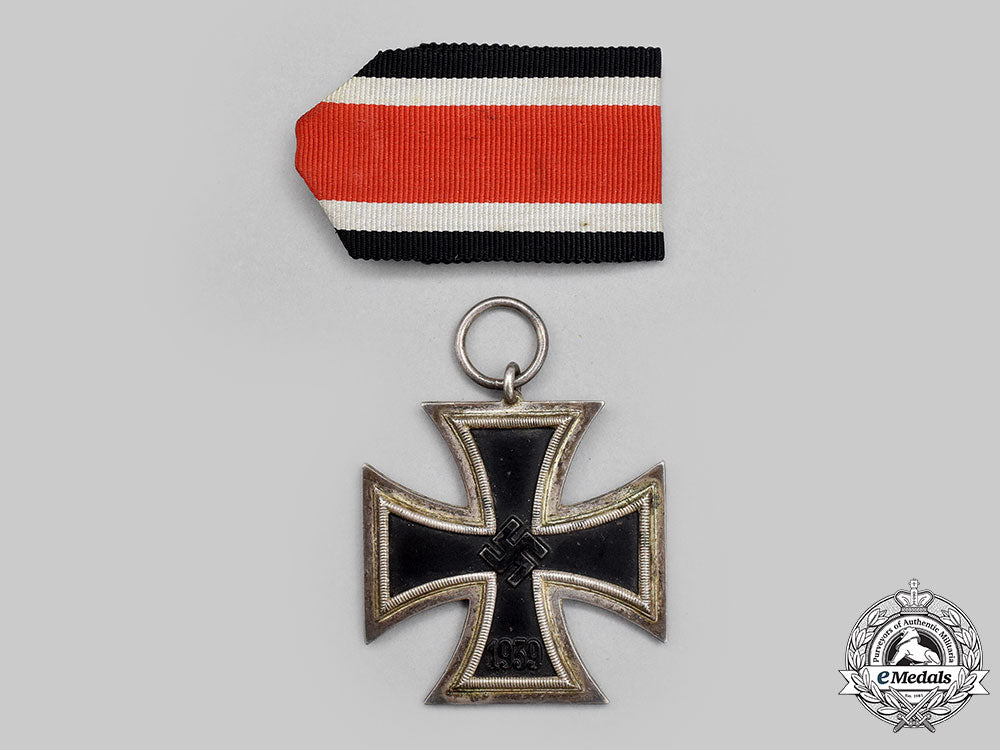 germany,_wehrmacht._a1939_iron_cross_ii_class,_with_customized_case,_by_wächtler&_lange_l22_mnc8351_163