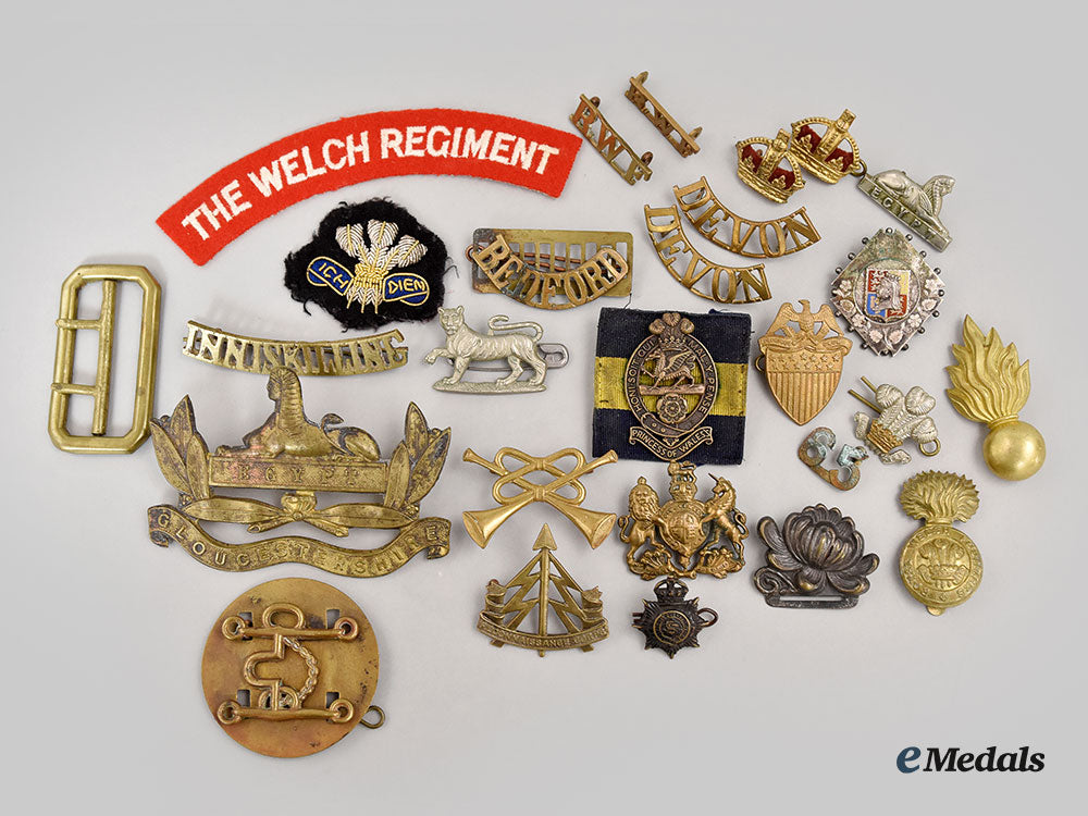 united_kingdom._a_lot_of_twenty-_eight_military_items_l22_mnc8352_117_1