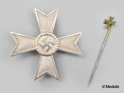 germany,_wehrmacht._a_war_merit_i_class,_with_case_and_stick_pin_miniature_l22_mnc8385_748_1