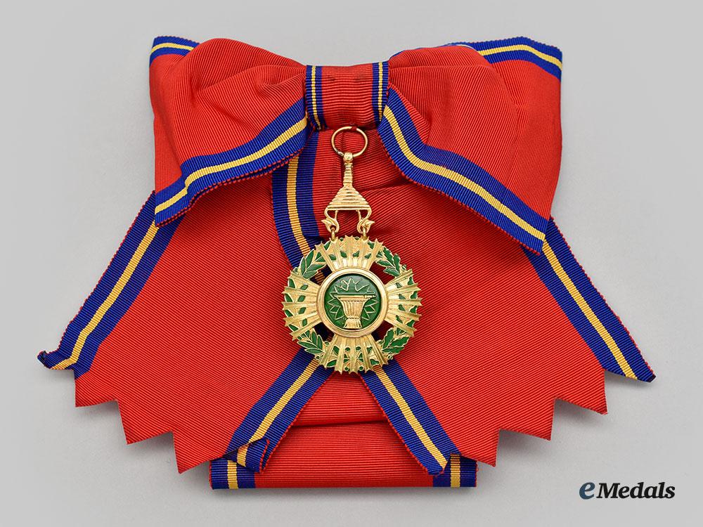 cambodia,_kingdom(_post1993)._a_royal_order_of_sahametrei,_i_class_grand_cross_set,_modern_issue_l22_mnc8394_272