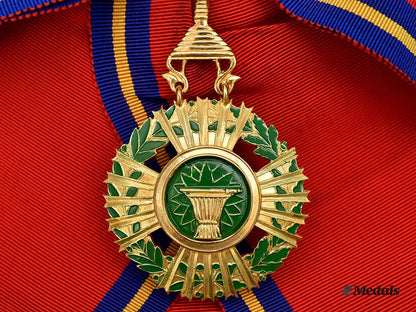 cambodia,_kingdom(_post1993)._a_royal_order_of_sahametrei,_i_class_grand_cross_set,_modern_issue_l22_mnc8396_273