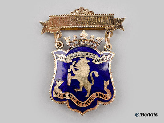 united_states._the_holland_dames_of_the_new_netherlands_society_badge_for_caroline_lush_funkhouser_in_gold_l22_mnc8457_045_1