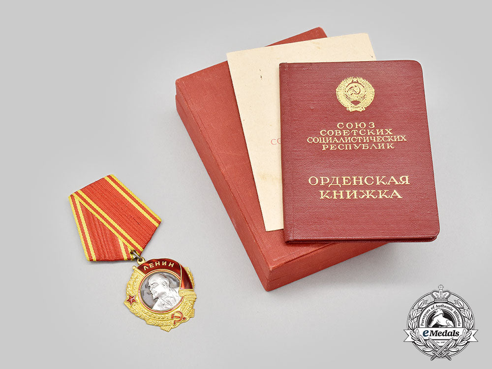 russia,_soviet_union._a_rare_order_of_lenin,_type_v_in_gold,_with_case_and_award_documents_to_lev_semenovich_badriev_l22_mnc8463_165
