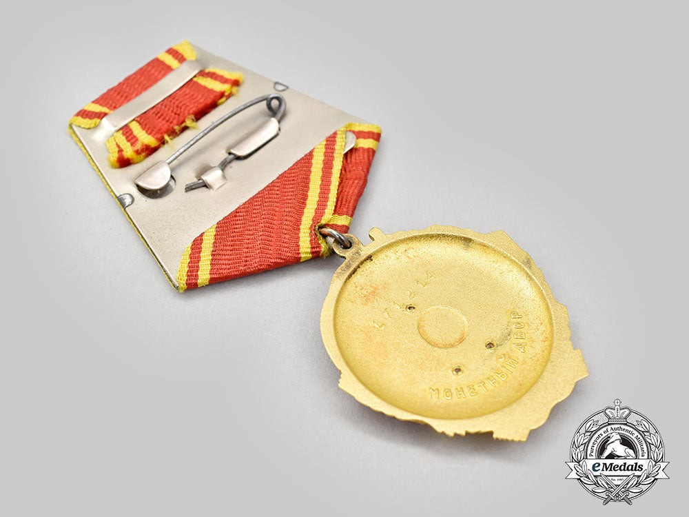 russia,_soviet_union._a_rare_order_of_lenin,_type_v_in_gold,_with_case_and_award_documents_to_lev_semenovich_badriev_l22_mnc8471_168
