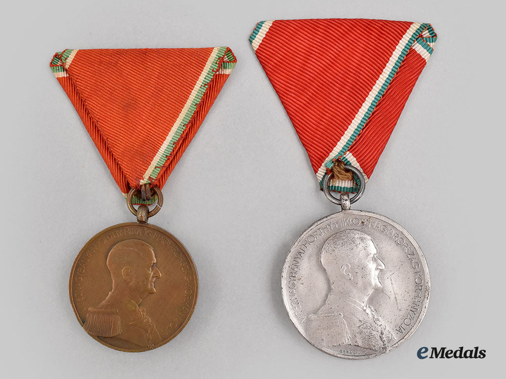 hungary,_regency._two_bravery_medals_l22_mnc8478_163_1