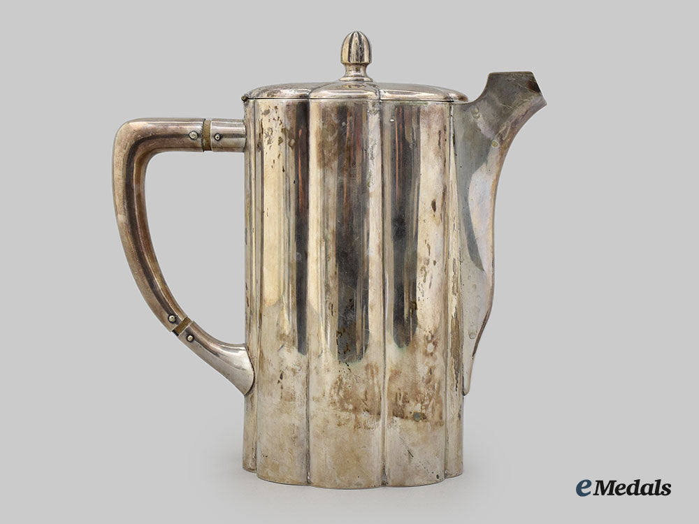united_kingdom._a_silver_scalloped_edge_coffee_pot_l22_mnc8531_185_1