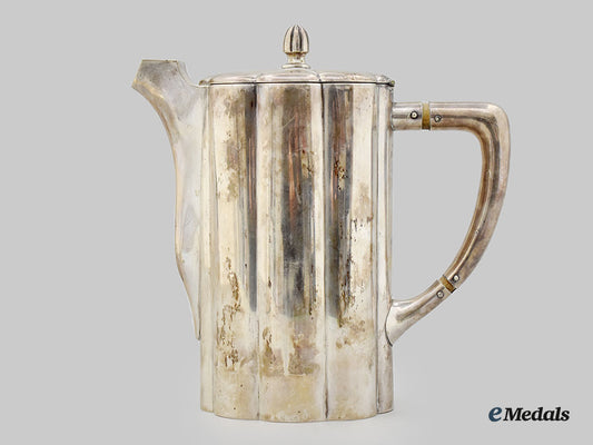 united_kingdom._a_silver_scalloped_edge_coffee_pot_l22_mnc8534_187_1