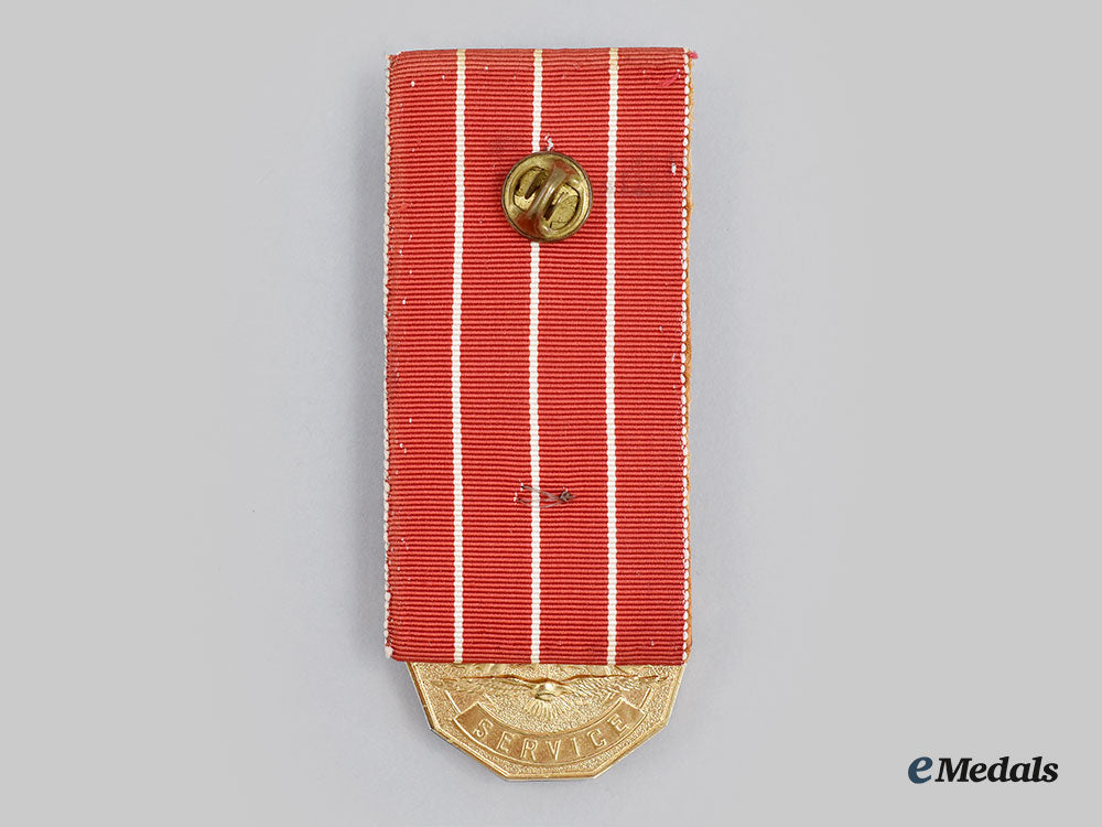 canada,_commonwealth._a_cfd&_royal_canadian_legion_group,_to_corporal/_rcl_president_donald_james_heyes_cd_l22_mnc8535_192_1_1_1