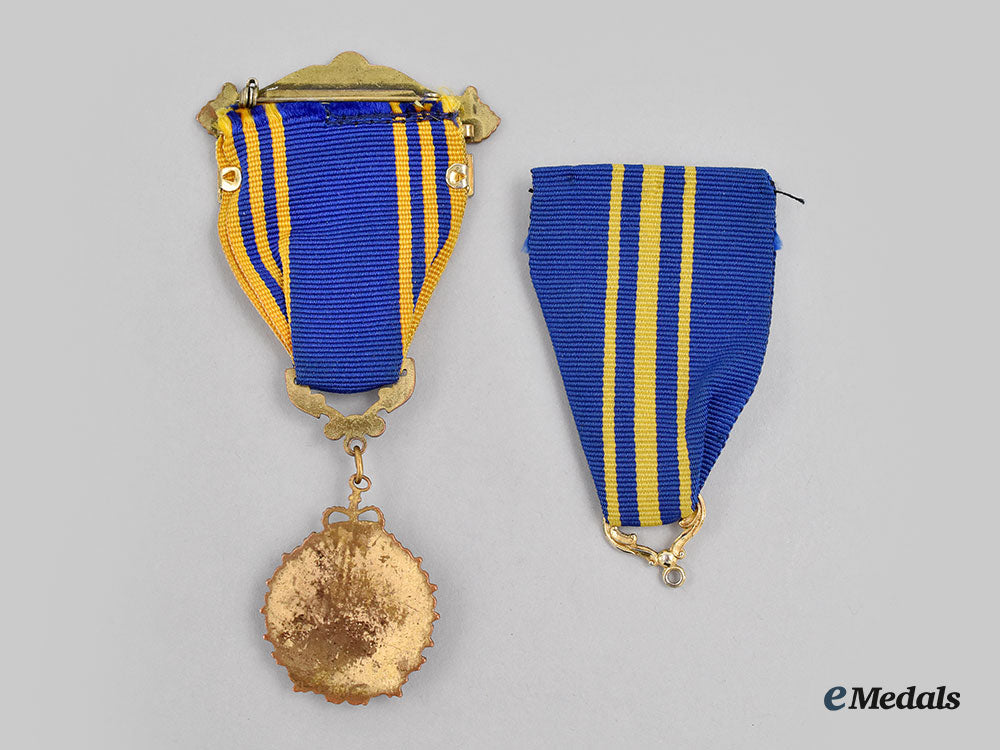 canada,_commonwealth._a_cfd&_royal_canadian_legion_group,_to_corporal/_rcl_president_donald_james_heyes_cd_l22_mnc8542_194_1_1_1