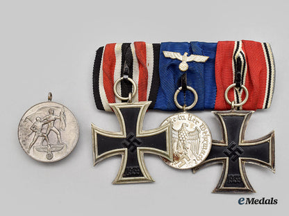 germany,_wehrmacht._a_dual_iron_cross_medal_bar_for_a_second_world_war_combatant_l22_mnc8585_267