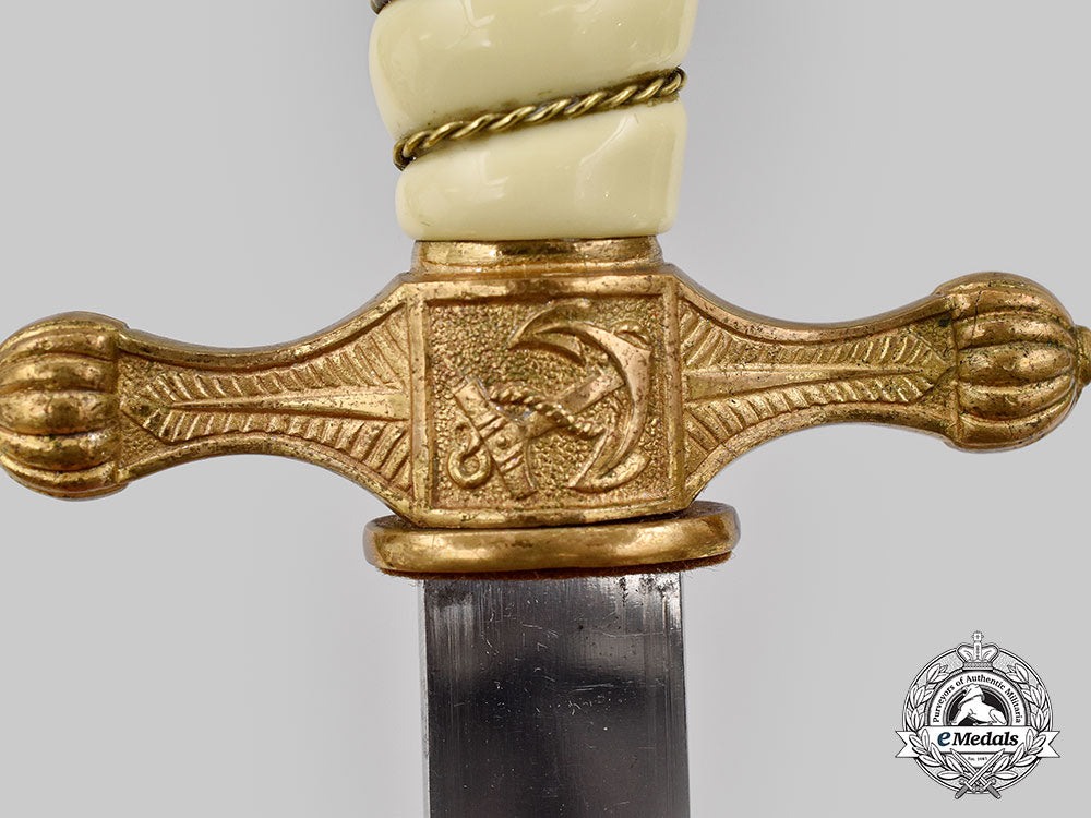 germany,_kriegsmarine._an_officer’s_dagger,_by_carl_eickhorn_l22_mnc8597_216_1