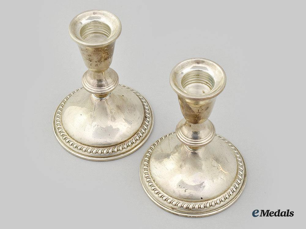 canada,_commonwealth._a_set_of_two_candlestick_holders,_by_birks_l22_mnc8609_079_1