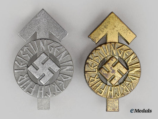 germany,_hj._a_pair_of_proficiency_badges_l22_mnc8611_286_1_1