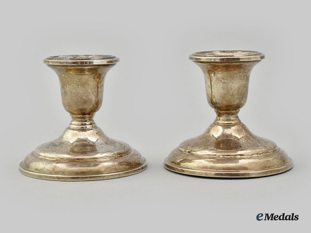 united_kingdom._a_set_of_two_silver_candlestick_holders,_by_birks_l22_mnc8628_091_1