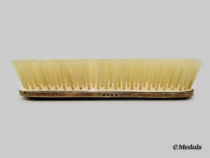 united_kingdom,_birminhgam._a_set_of_two_horse_bristle_brushes,_by_charles_s._green&_co,_c.1940_l22_mnc8647_102_1