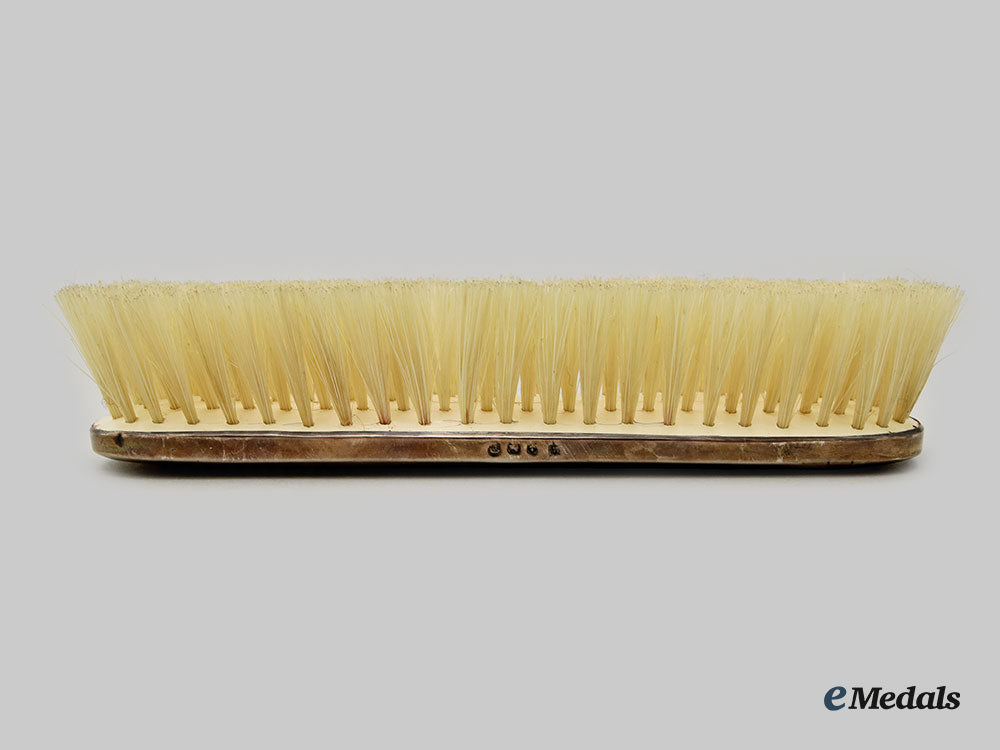 united_kingdom,_birminhgam._a_set_of_two_horse_bristle_brushes,_by_charles_s._green&_co,_c.1940_l22_mnc8647_102_1