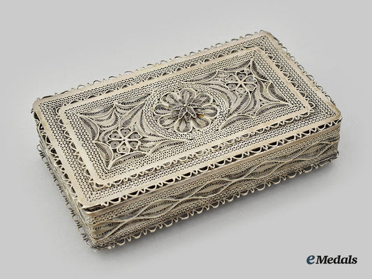 united_kingdom._a_filigree_silver_trinket_box_l22_mnc8675_120_1