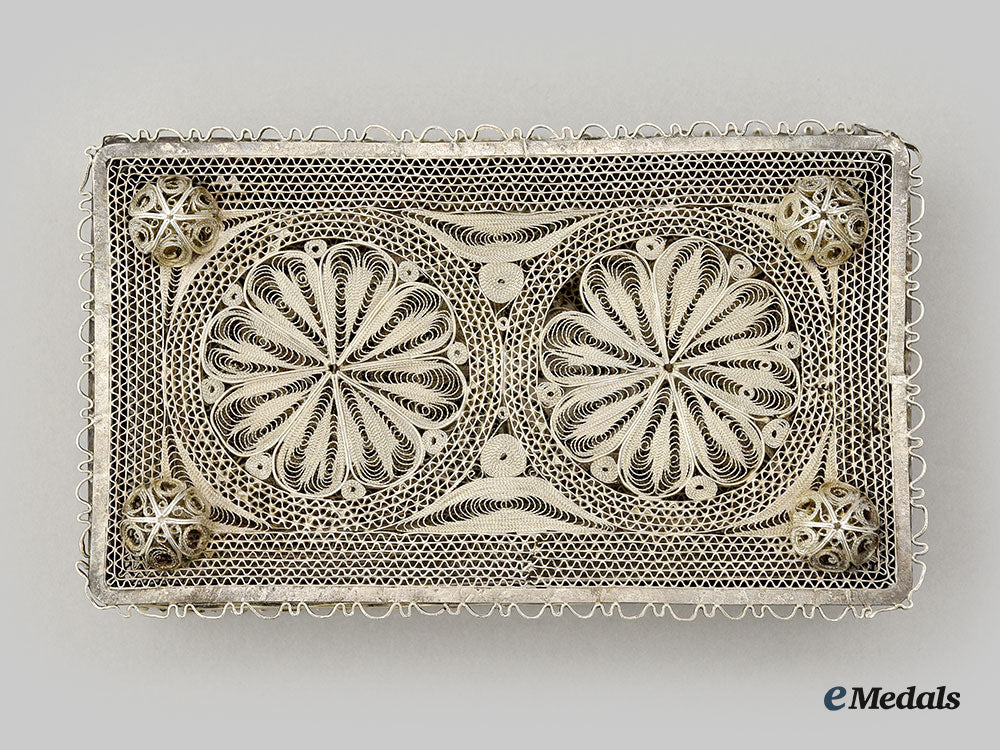 united_kingdom._a_filigree_silver_trinket_box_l22_mnc8682_124_1