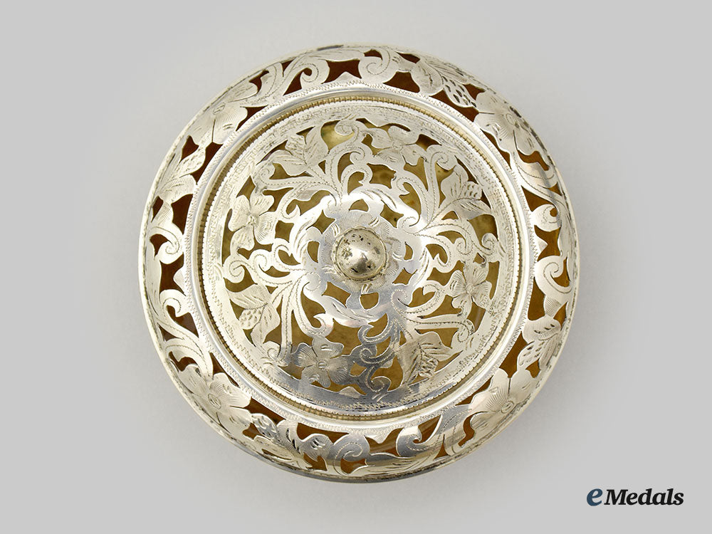 europe._a_silver_decorative_lidded_bowl_l22_mnc8686_127_1