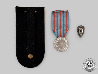 italy,_kingdom._three_medals&_insignia_l22_mnc8696_832_1