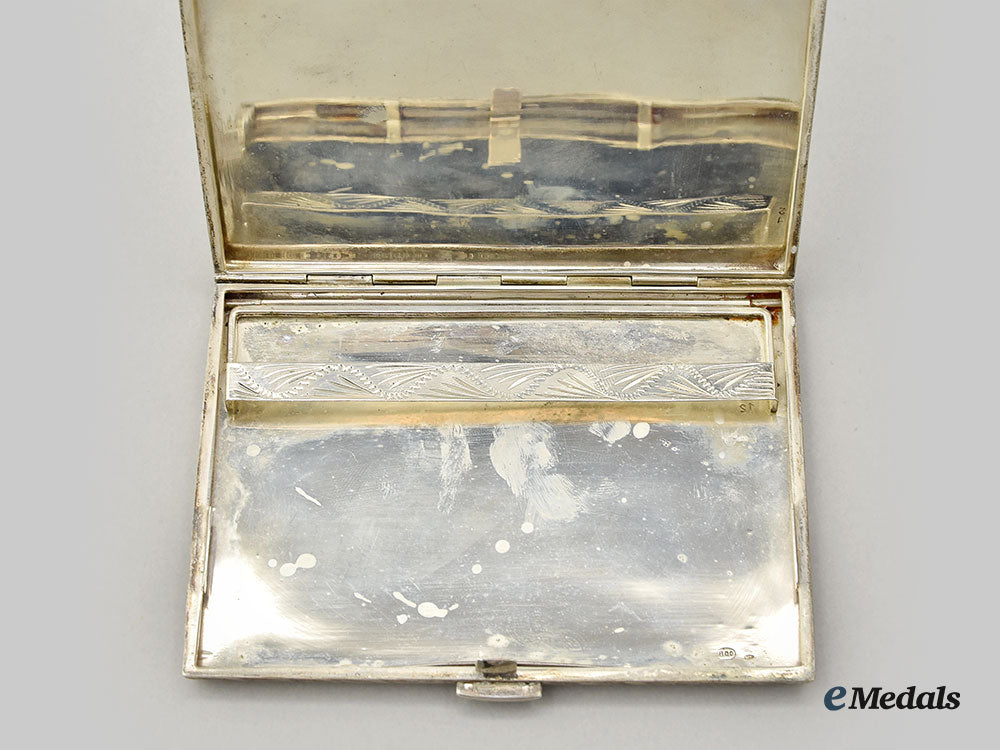 united_kingdom._a_silver_cigarette_case_and_silver_compact_l22_mnc8699_134