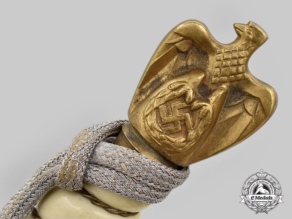 germany,_kriegsmarine._an_officer’s_dress_dagger,_by_carl_eickhorn_l22_mnc8700_286