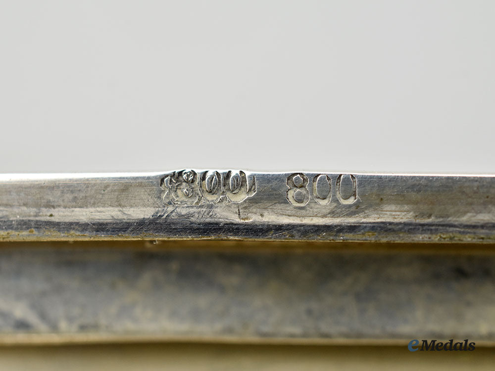 united_kingdom._a_silver_cigarette_case_and_silver_compact_l22_mnc8702_136