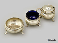 United Kingdom. A Set Of Three Silver Salt Dishes, By Gorham