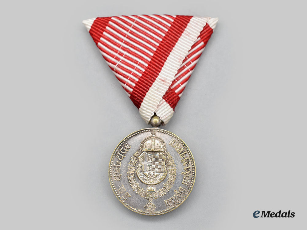 yugoslavia,_kingdom._a_royal_household_medal_of_king_alexander_i_karadordevic_and_two_officers_badges_l22_mnc8765_902