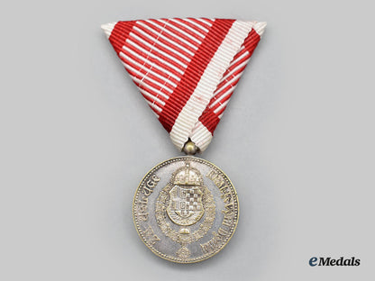 yugoslavia,_kingdom._a_royal_household_medal_of_king_alexander_i_karadordevic_and_two_officers_badges_l22_mnc8765_902