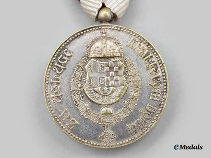 yugoslavia,_kingdom._a_royal_household_medal_of_king_alexander_i_karadordevic_and_two_officers_badges_l22_mnc8767_903