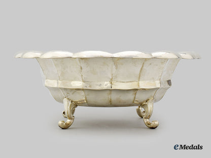 united_kingdom._a_silver_scalloped_edge_fruit_bowl_l22_mnc8778_374_1