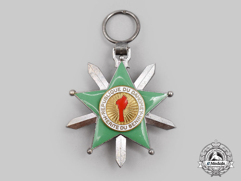 benin._an_order_of_merit,_knight,_c.1970_l22_mnc8782_001