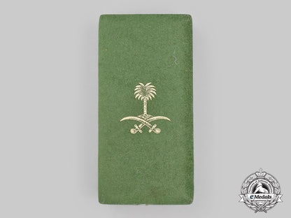 saudi_arabia._an_order_of_abdul_aziz,_iii_class_officer_with_case_l22_mnc8797_009_1_1_1